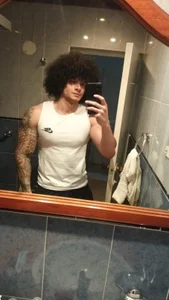 sexy_curly1 Public Pic 2