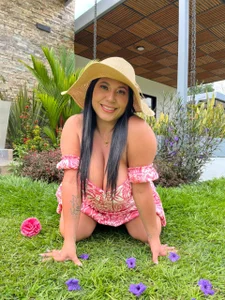 KendalMilleerのSweet Valentine's Temptation ❤️の 4  枚の写真