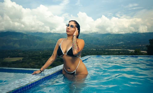 Pool Day🩵 de Niky_Vega Foto 5