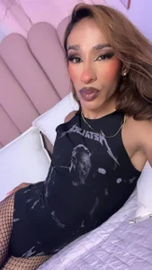 NicoleMadrird Just me enjoying some me-time 😏✨ Pic