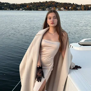 Renesmy_Black Different vibe Pic