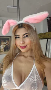 Cherry_Foxi_: Naughty bunny playing on her tube ( 2 фото)