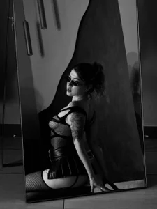 EveBensonX A sexy, tough girl Pic 3