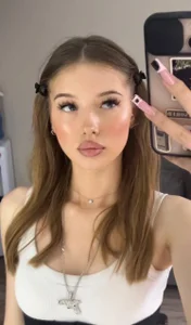 HaileyBenyo Public . fénykép