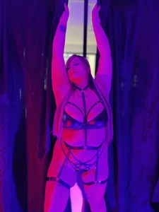 Elise-Leyton Come with me into the darkness Foto 5