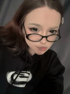 ThuBoppre red eyes Pic 3