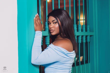 Noa_Adams Taking a break 👠 사진 3