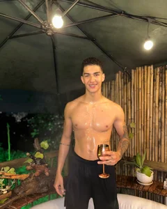 A new beginning 😈❤️‍🔥 de Goldendesirexx__  8 photos