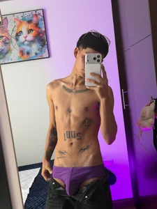 lukasstrong_ I love the color purple 💜 사진