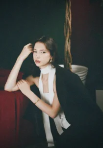 KirstieHower Public Immagine 