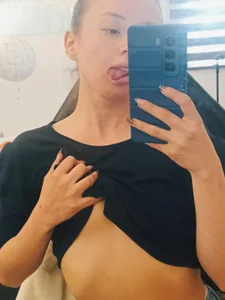 VioletaNova kullanıcısının my blouse next to my small tits albümü -  3 fotoğraf