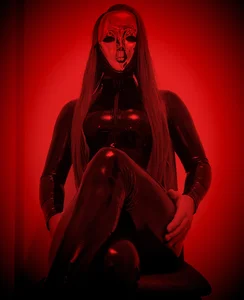 NoraInMasks XXX nøgenfoto 2