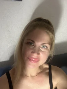 LikaBlossy's XXX Nude Photo 2