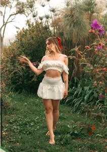 Lezy_: A walk through nature 🩷🍃 ( 4 фото)