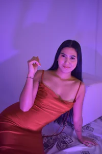 Iris_Thompson_ red is love 🌹 Pic 4