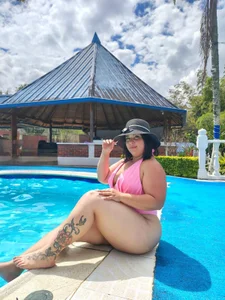 Anastasiaxxx69 quiet pool day Foto 3