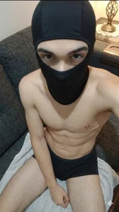 Lux_Masked Public Foto 4