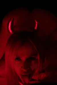 Luna_Marquez Hotter Than Hell 사진 3