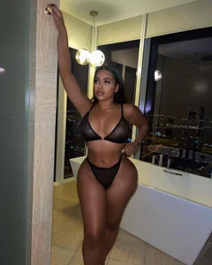 Its_Sienna Public Pic 4