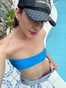 pool girl de mariiahneedles Foto