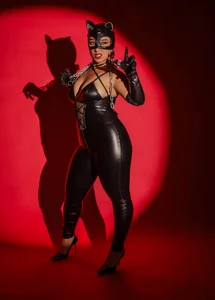 Cat woman!🐈‍⬛ od Robin_H00t_2  2 snímek