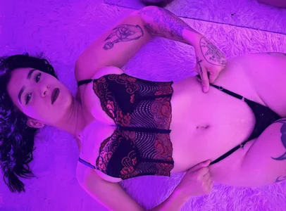 roxannalopez Crimson Desire - {count, plural, one {תמונה אחת} two {שתי תמונות} many {# תמונות} other {# תמונות}}