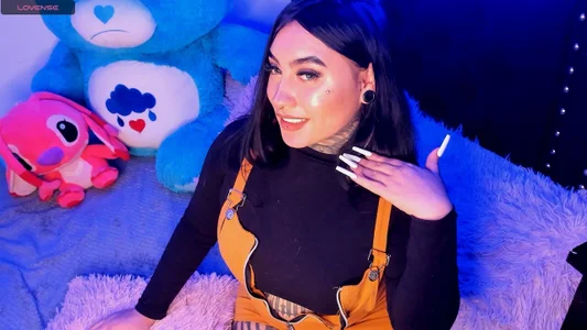 CloeeBeckam Short hair Pic 2