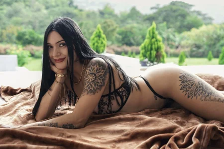 charlottewhitte Made to be desired Pic 4