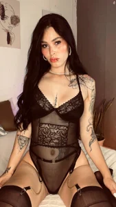 carolinerousev 😏 Pic 3