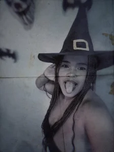 PlacerTallaXXXのA very hot little witchの 8枚の写真
