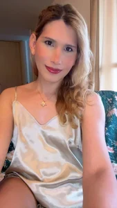 in satin pajamas de milablossom-with-pussy  Imagens