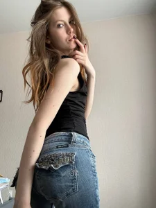 Juleeton cute Pic 5