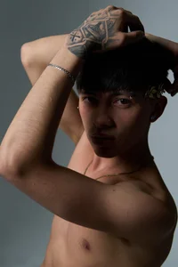 Steev_Novoa Call me Zeus  5টি ছবি