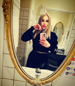 GoddessAnny_Roses Public Foto 9