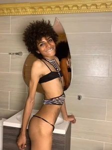 Violett_Salvatore's XXX Nude Photo 1