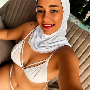 ShanaJamil Today I'm feeling very playful... and when I'm like this, interesting things always happen.😈 Foto 3