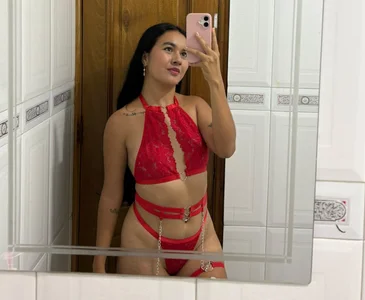 NickyLoveSaliva I love selfie time 💋 Pic 2
