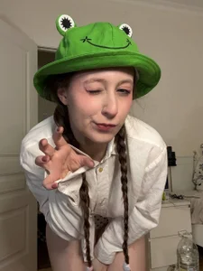 do u like my froggy hat?🐸 od FroggyAnna  5 snímek