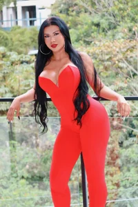 Victoria-Balee Public Pic 4