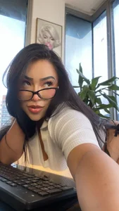 Zoey_thompson "I don’t just type... I tease 🖤📠 Pic