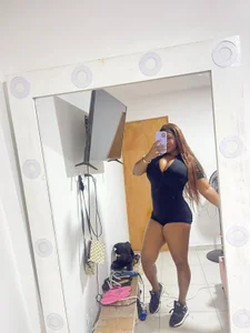 isabella_rossee_ horny girl Pic
