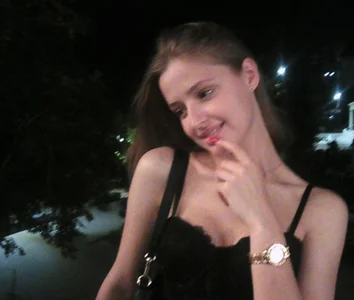 FayeLivingston Public Pic 2