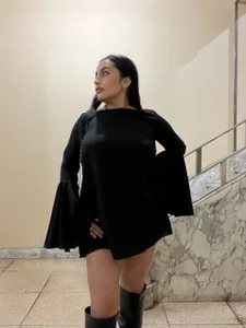 ZaraVesari Less clothes, more intention ❤️  2টি ছবি