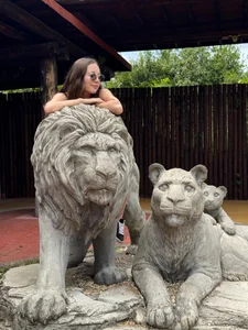 Thalia_anderson zoo session 🤎💚🍃  2টি ছবি