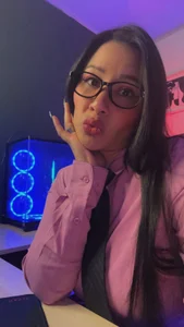 Sue_Wolls Ur sexy Pornstar Secretary Pic 4