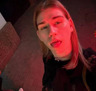 Public od Pixie_Ember  3 snímek