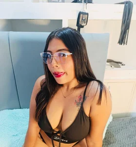 Coraline_em Public Pic 3