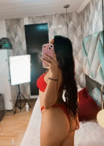 _vanessの😮‍💨😮‍💨の 2枚の写真