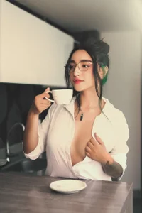 Emily_Rousess Public Pic 2