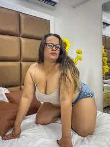 CamilaQuintana Public Gambar 5